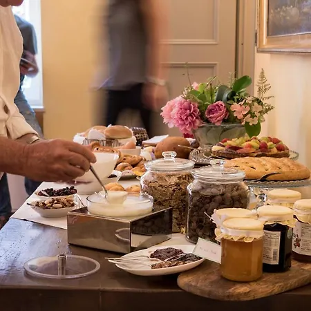 Oda ve Kahvaltı Brunelli